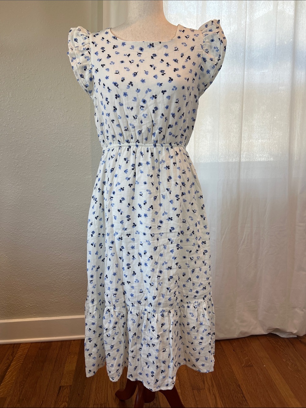 Gilli White Cotton Midi Dress with Blue Floral Print. Size M. NWT.